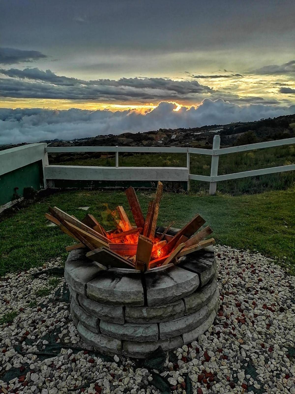Hotel Cabanas Y Mirador Secret Garden Cr Cartago Exterior photo