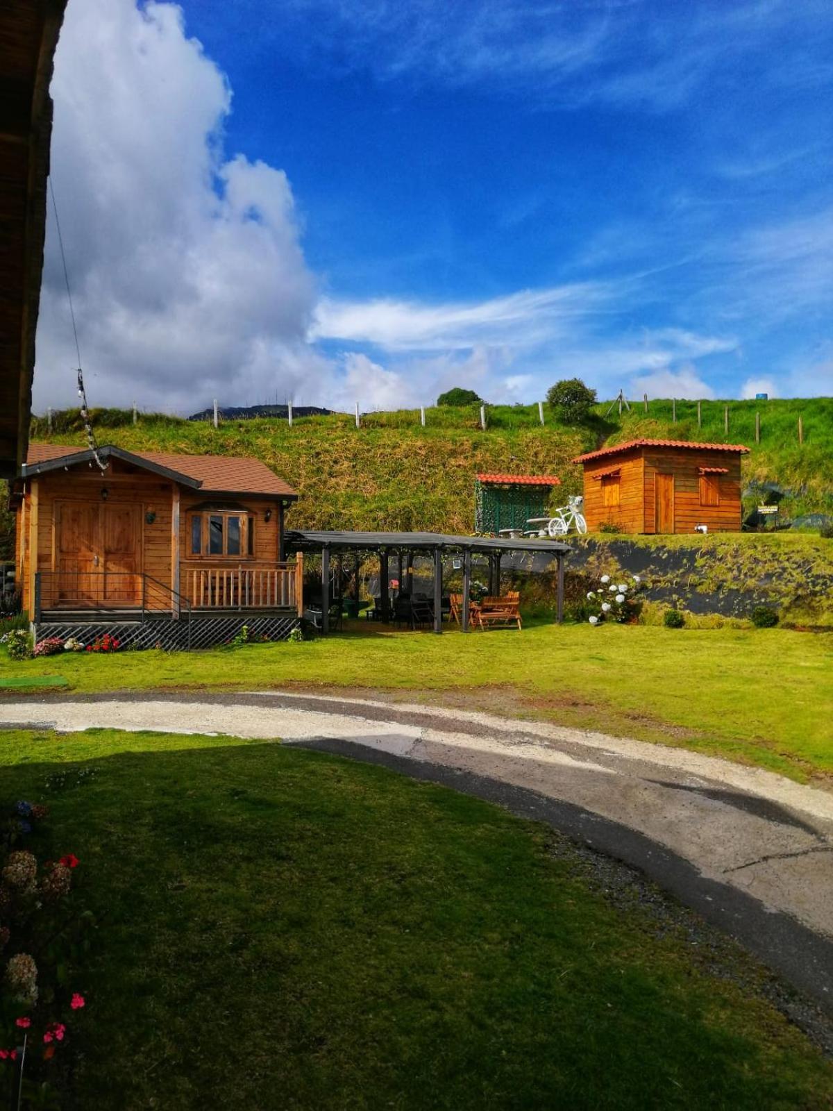 Hotel Cabanas Y Mirador Secret Garden Cr Cartago Exterior photo